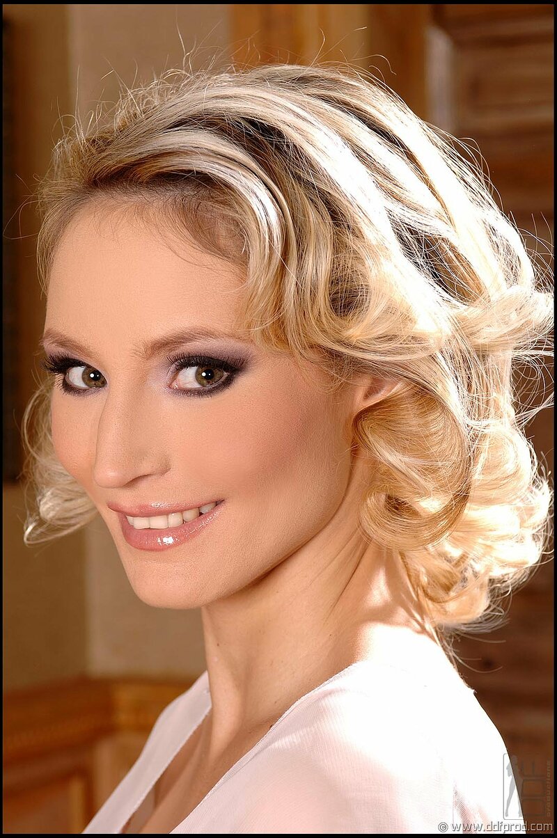 Елена, 24 года, 0 размер груди